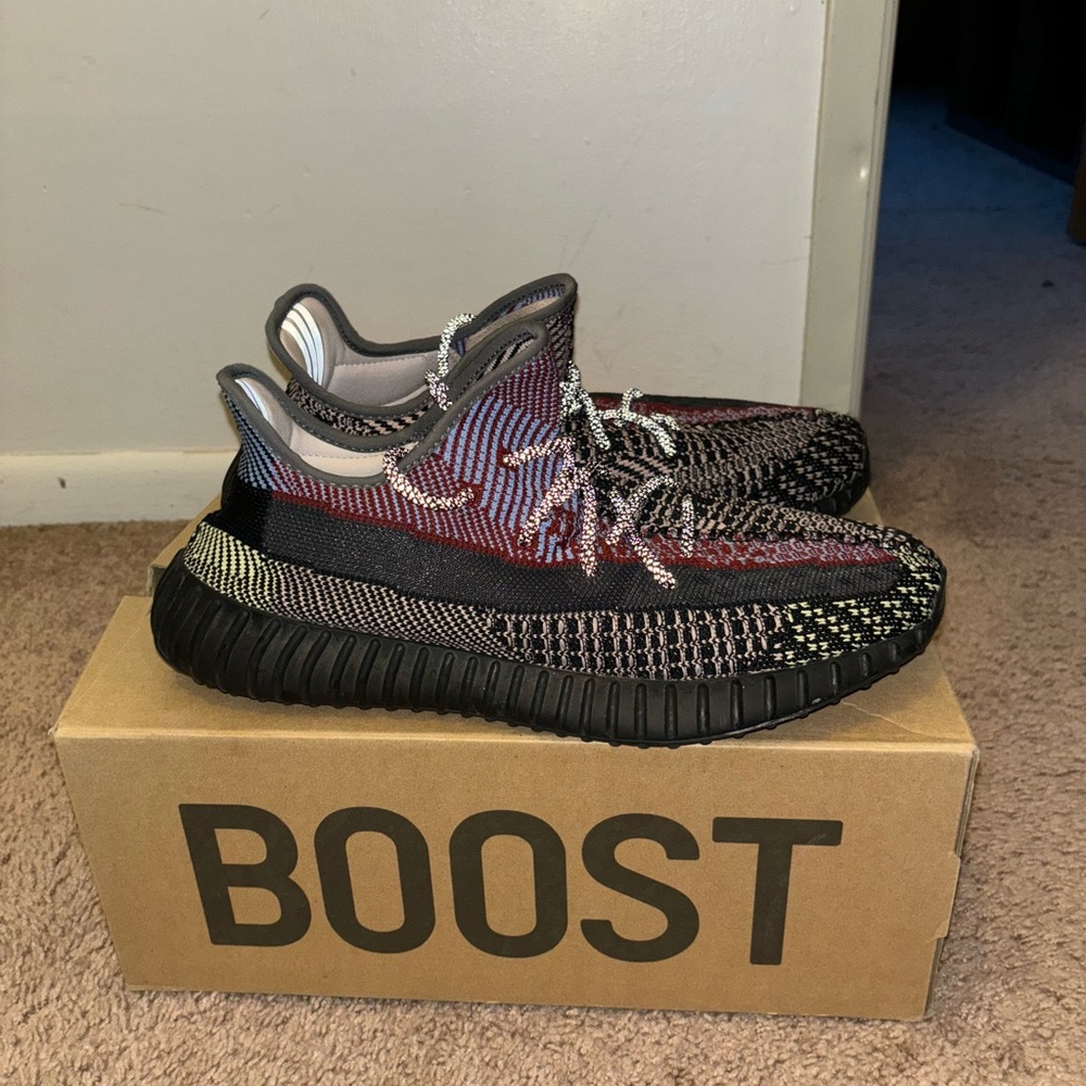 Yeezy 350 Yecheil made by Kanye authentic with laces that are reflective